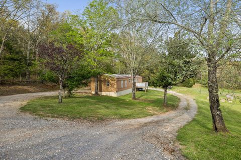 1033 Pollard Rd Walling TN 38587