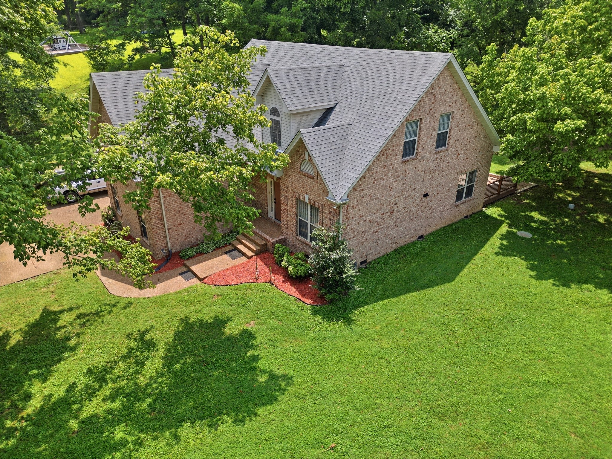 1011 Dickens Dr