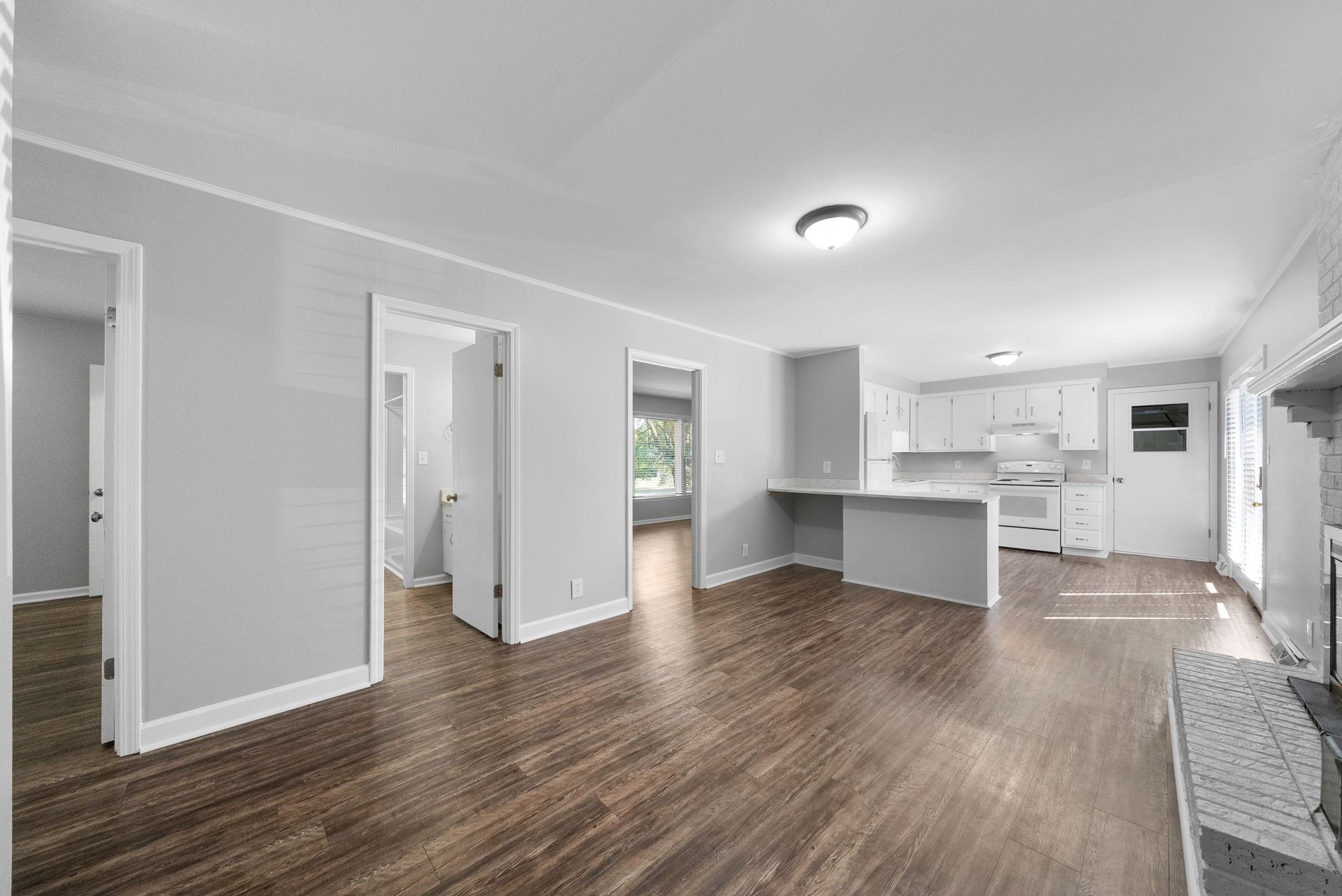 Clarksville, Tennessee 37043, United States, 2 Bedrooms Bedrooms, ,1 BathroomBathrooms,Residential,Active,212813