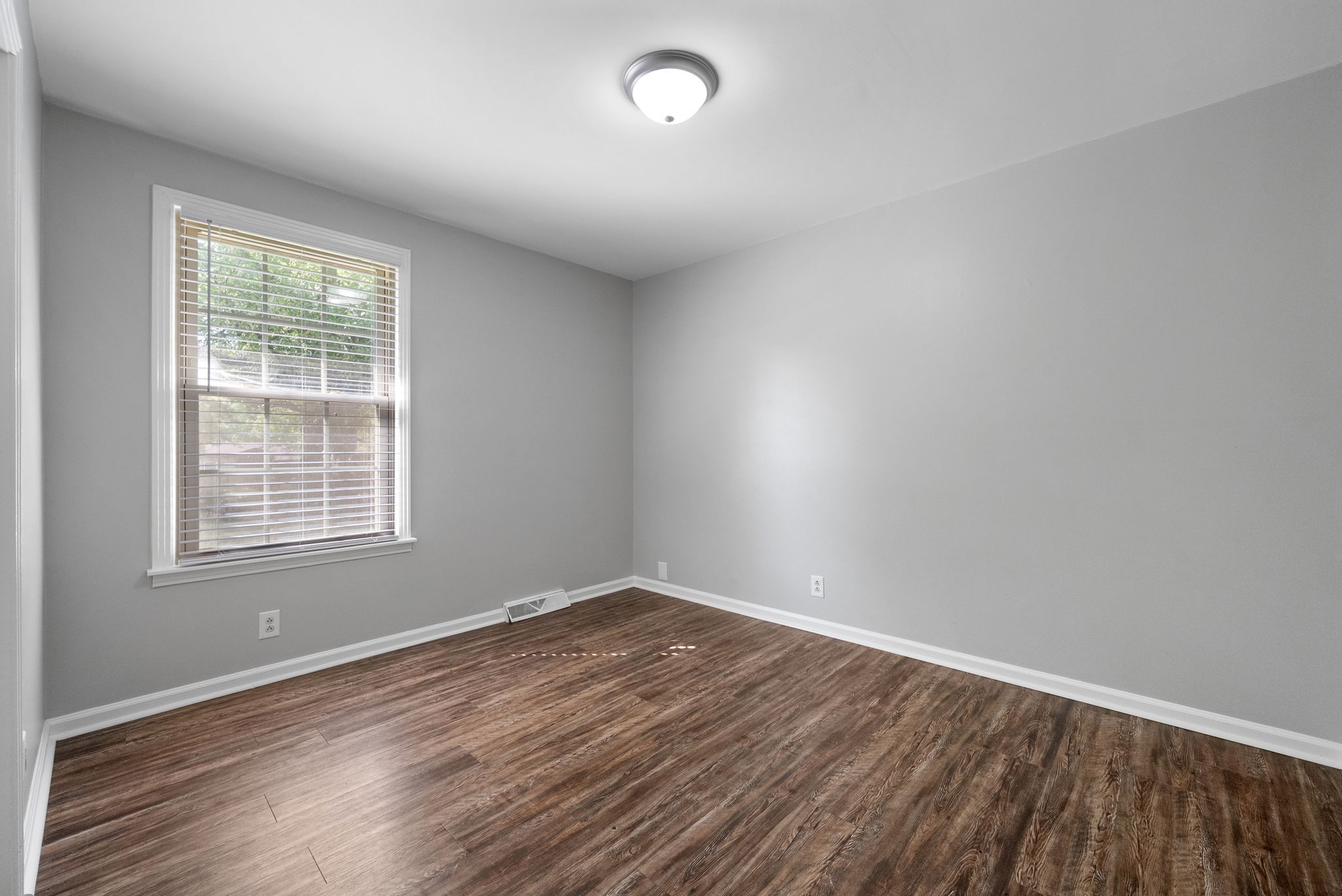 Clarksville, Tennessee 37043, United States, 2 Bedrooms Bedrooms, ,1 BathroomBathrooms,Residential,Active,212813