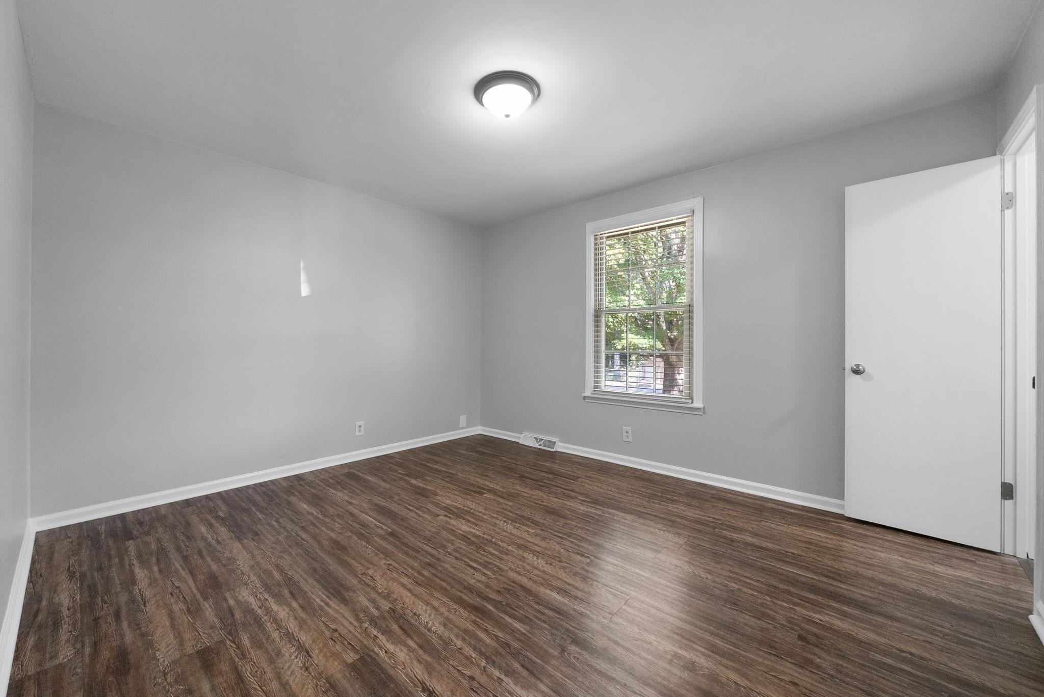 Clarksville, Tennessee 37043, United States, 2 Bedrooms Bedrooms, ,1 BathroomBathrooms,Residential,Active,212813