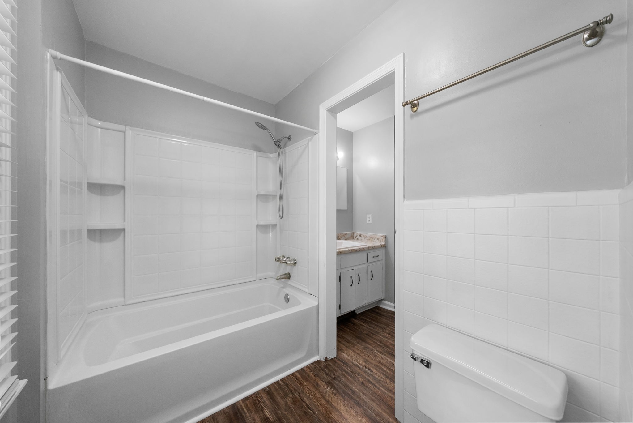 Clarksville, Tennessee 37043, United States, 2 Bedrooms Bedrooms, ,1 BathroomBathrooms,Residential,Active,212813