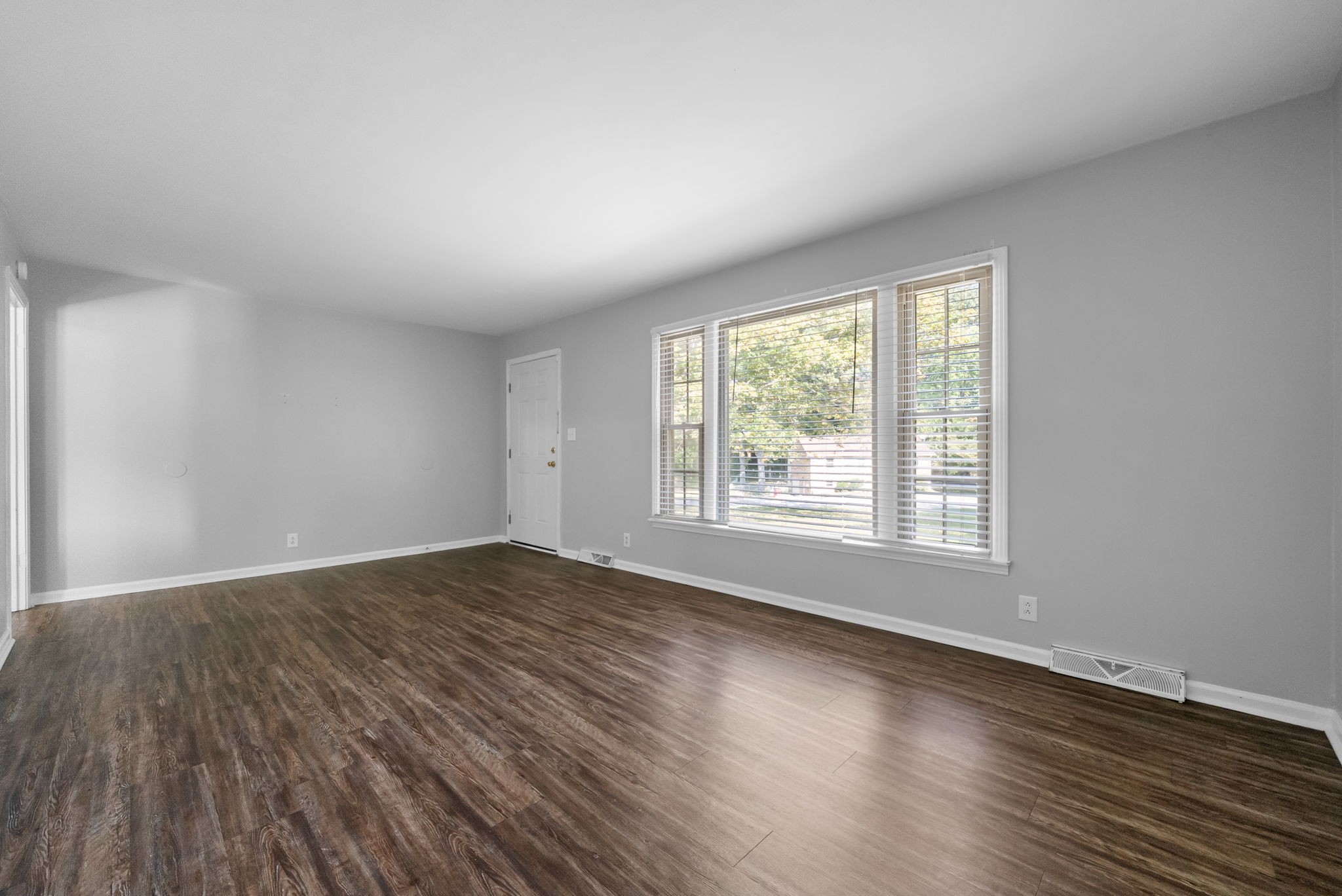 Clarksville, Tennessee 37043, United States, 2 Bedrooms Bedrooms, ,1 BathroomBathrooms,Residential,Active,212813