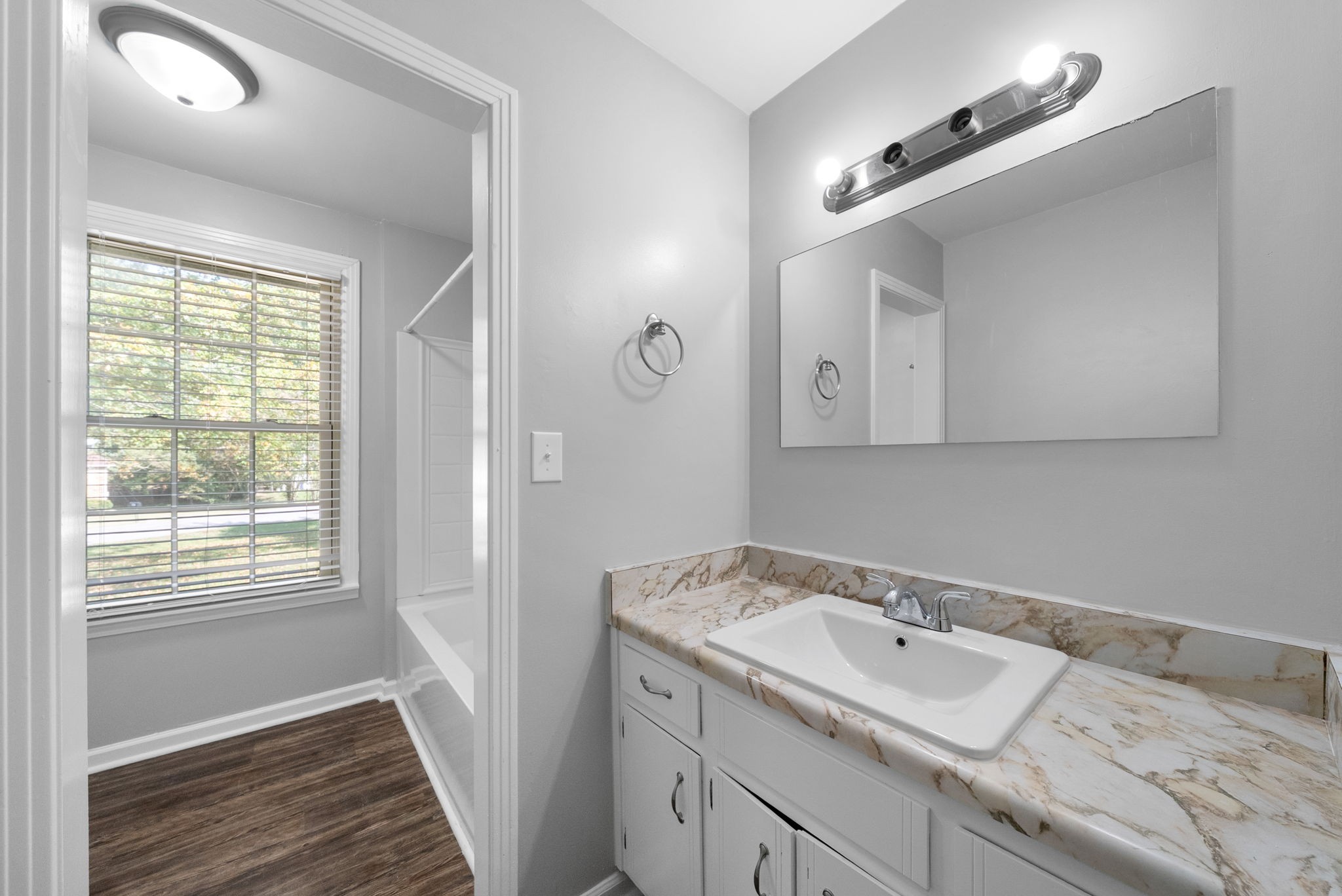 Clarksville, Tennessee 37043, United States, 2 Bedrooms Bedrooms, ,1 BathroomBathrooms,Residential,Active,212813