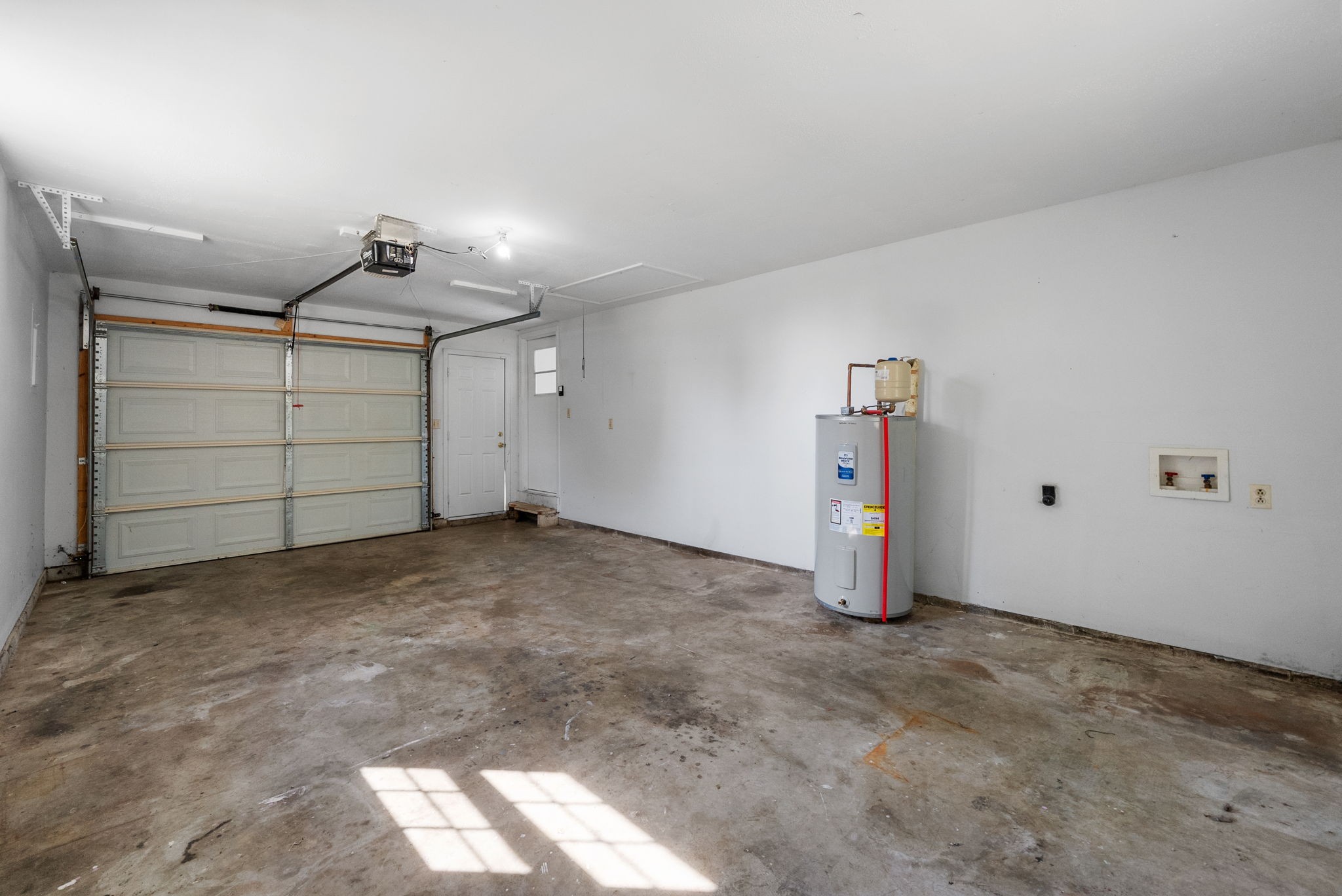 Clarksville, Tennessee 37043, United States, 2 Bedrooms Bedrooms, ,1 BathroomBathrooms,Residential,Active,212813