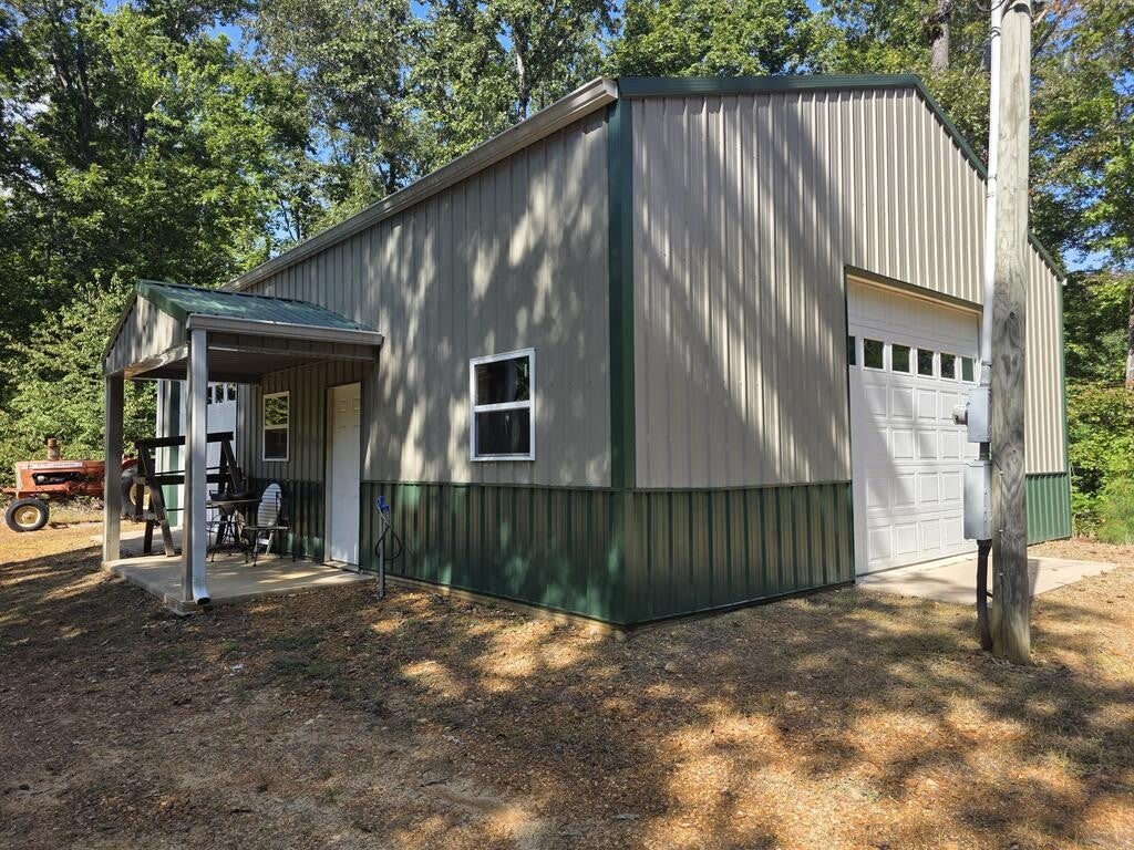 372 Catfish Rd