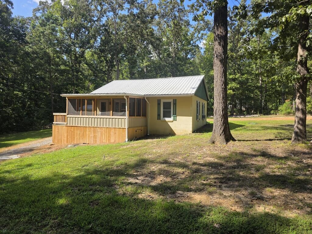 372 Catfish Rd