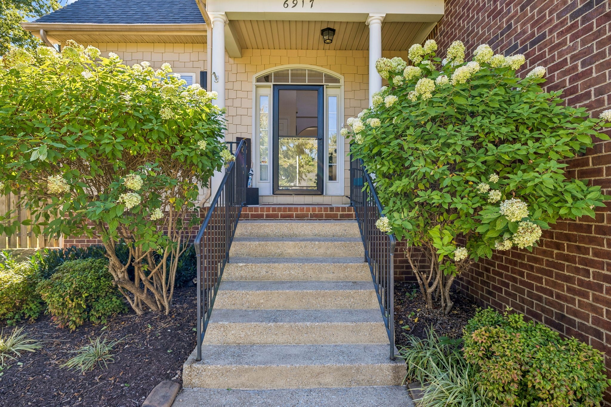 6917 Sunnywood Dr
