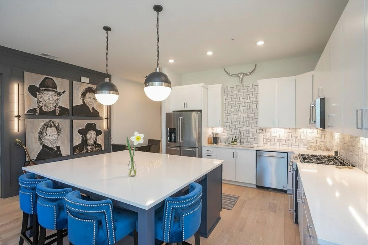 119 Acklen Park Dr 204