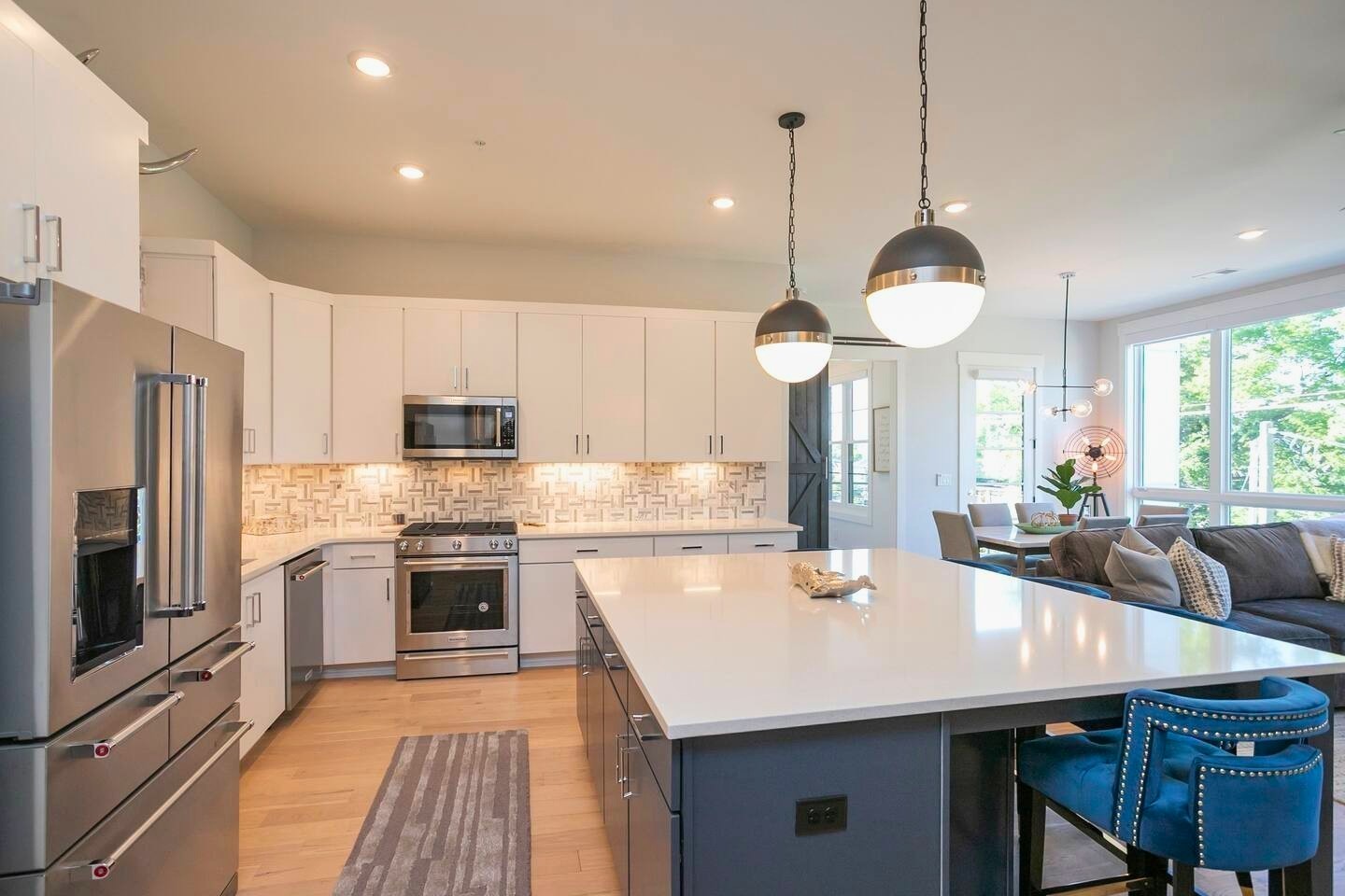 119 Acklen Park Dr 204