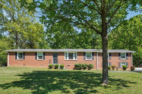 Photo of 968 Davidson Dr, Nashville, TN 37205 (MLS # 3181621)
