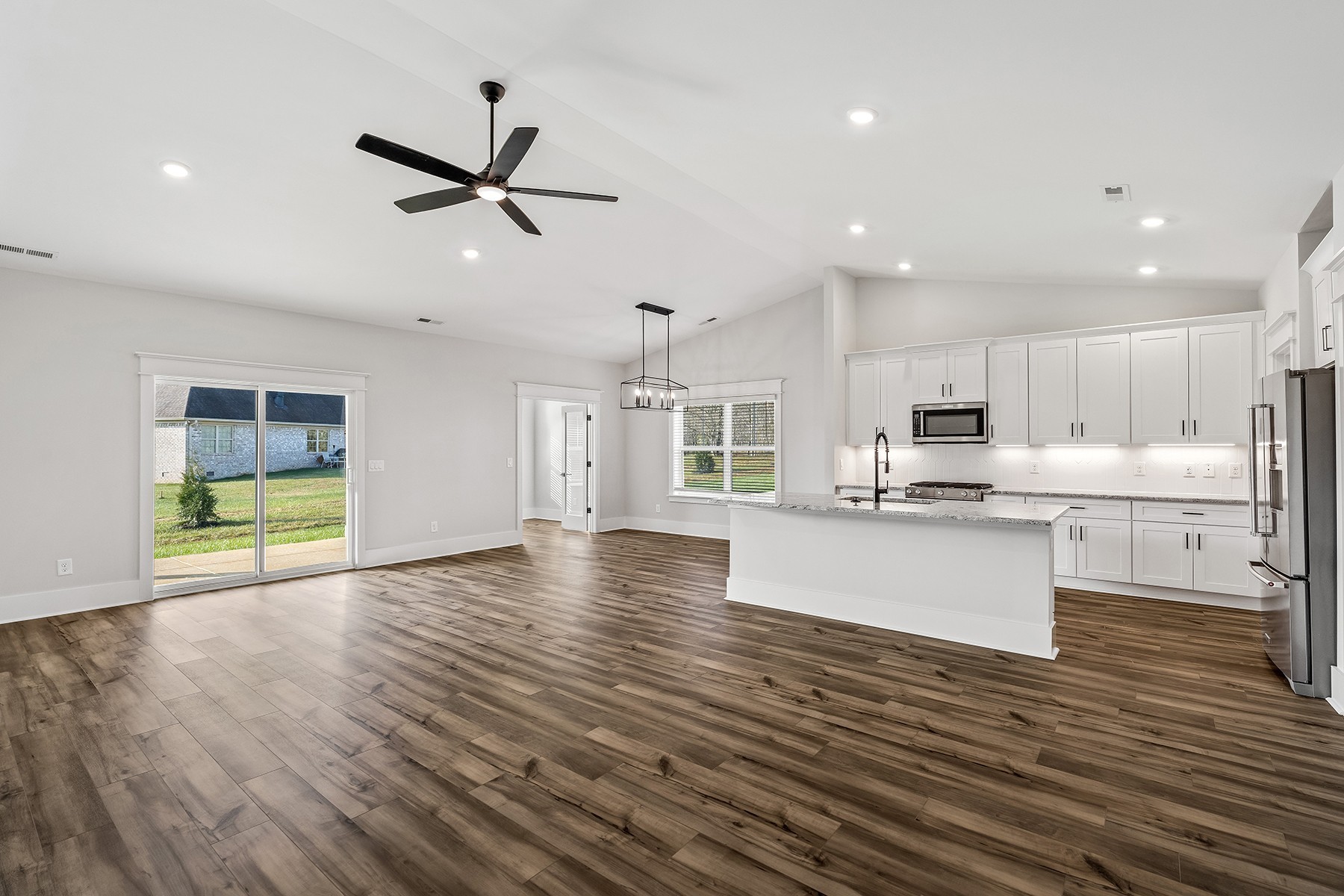612 Silver Trace