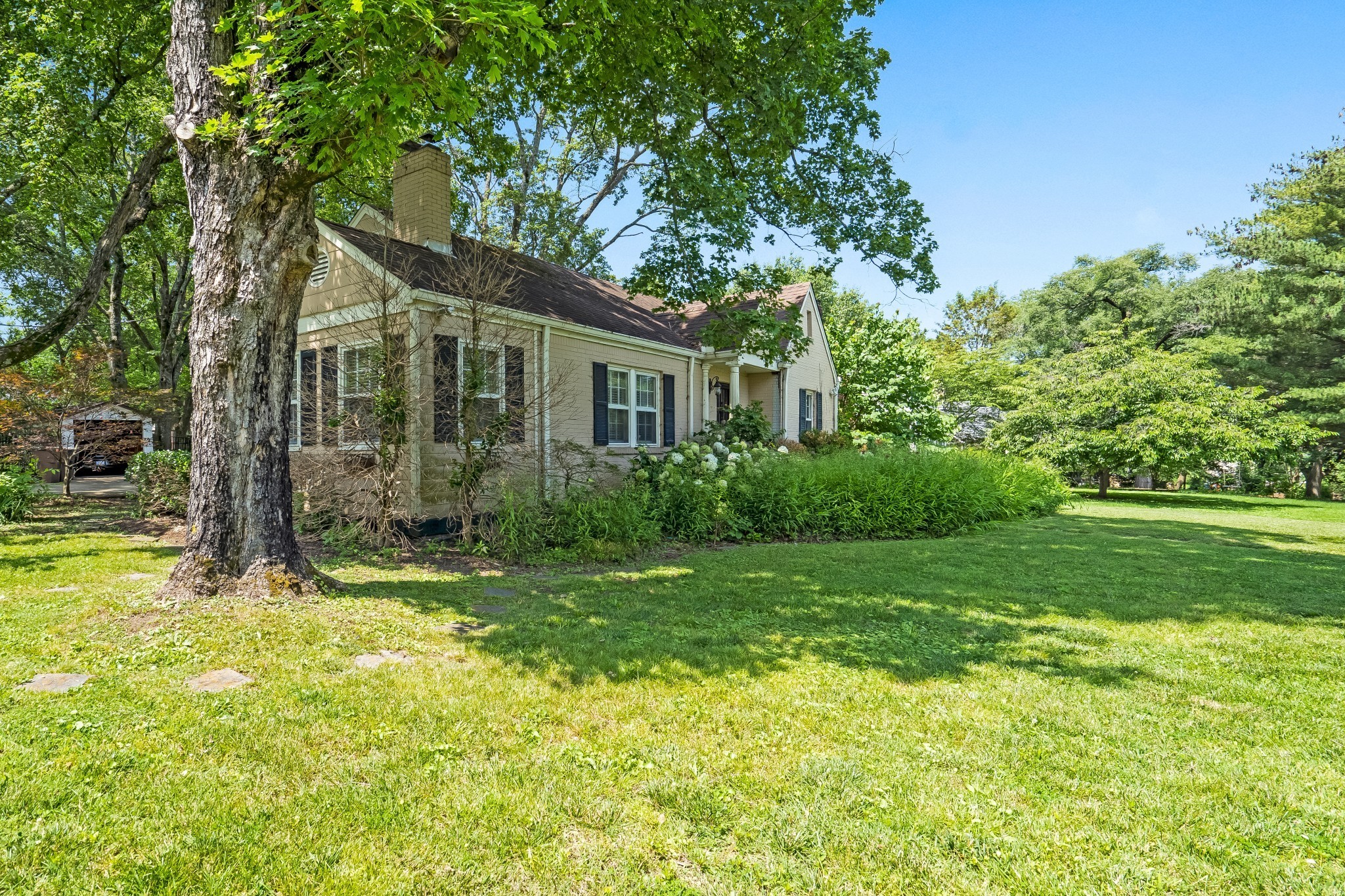 4207 Belmont Park Ter