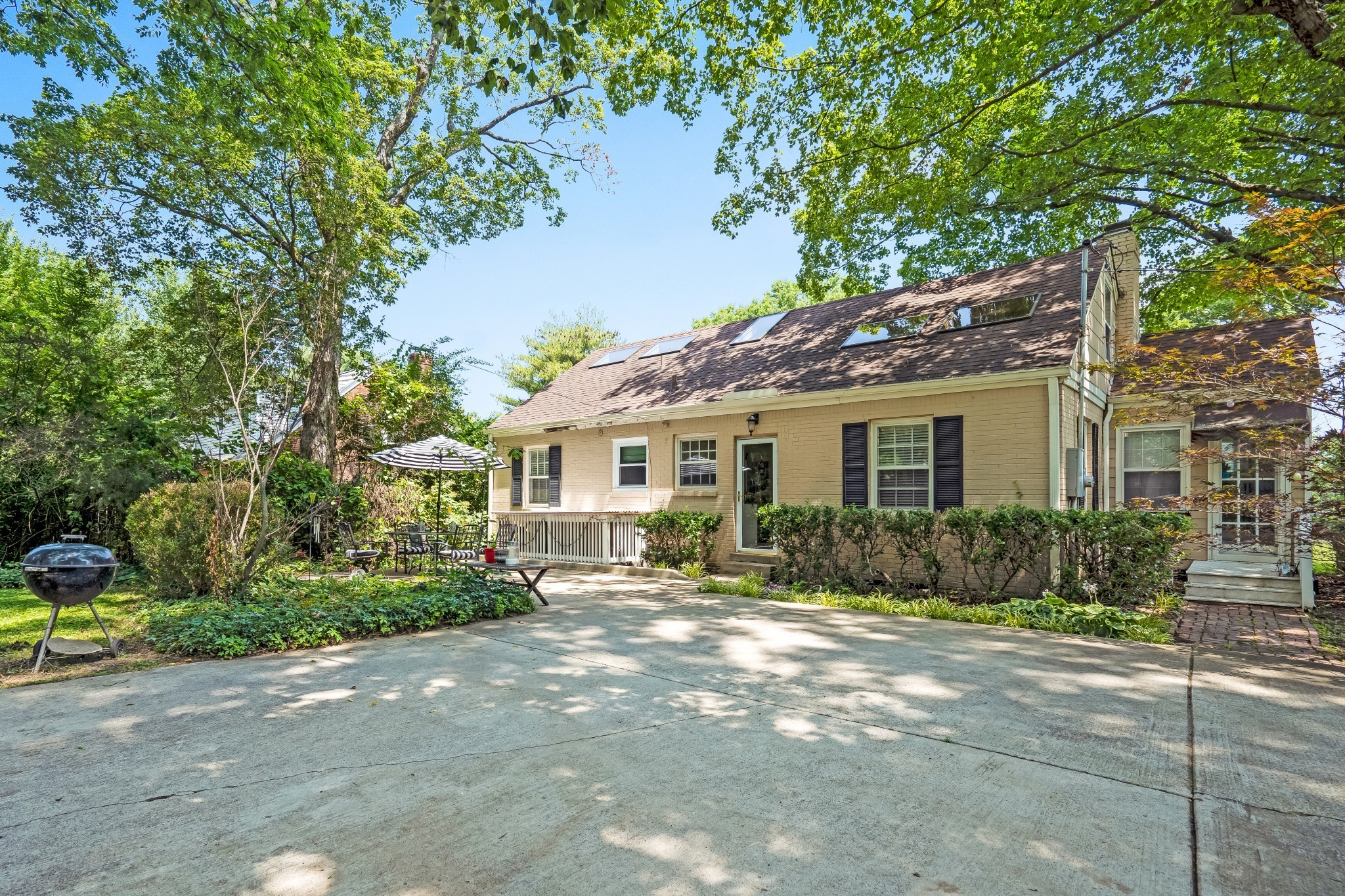 4207 Belmont Park Ter