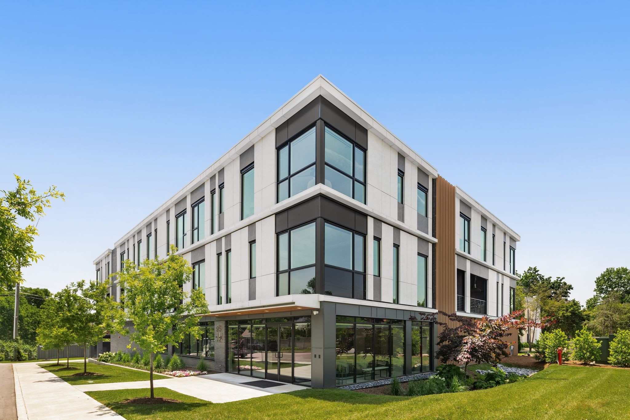 95 Leonard Ave 1