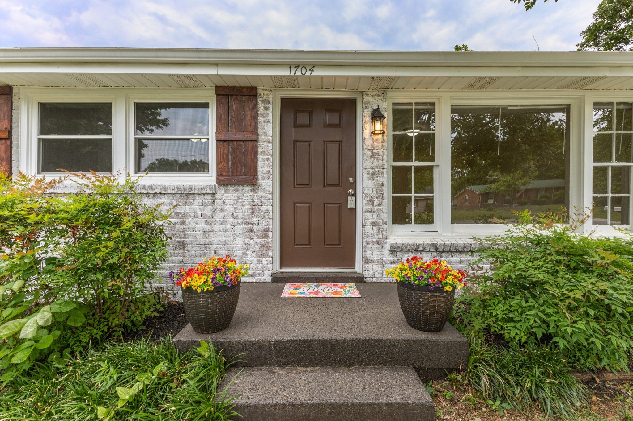 1704 Woodside Dr