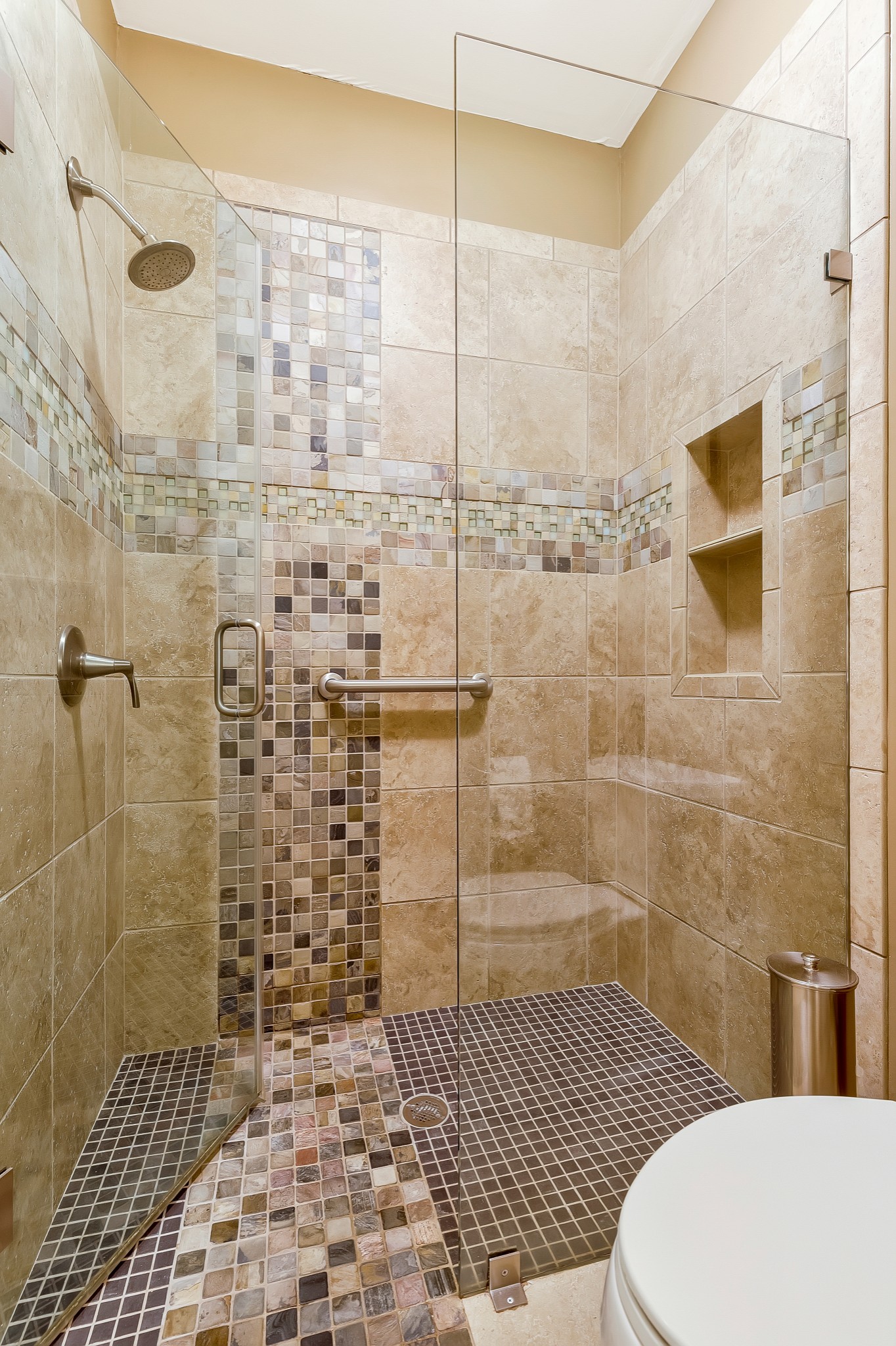 Nashville, Tennessee 37215, United States, 2 Bedrooms Bedrooms, ,2 BathroomsBathrooms,Residential,Pending,110298