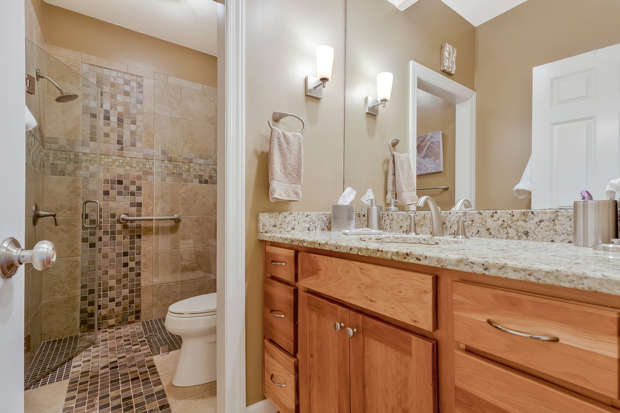 Nashville, Tennessee 37215, United States, 2 Bedrooms Bedrooms, ,2 BathroomsBathrooms,Residential,Pending,110298