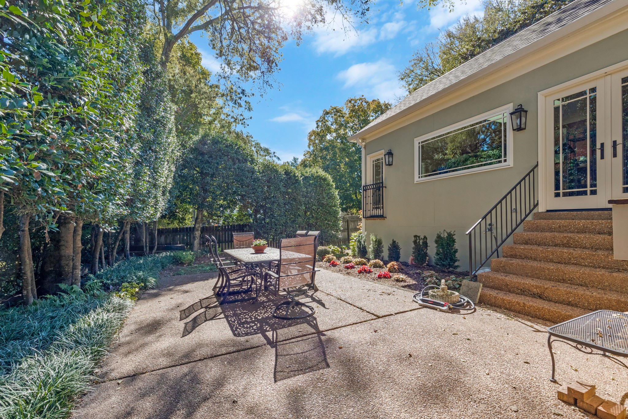 Nashville, Tennessee 37215, United States, 2 Bedrooms Bedrooms, ,2 BathroomsBathrooms,Residential,Pending,110298