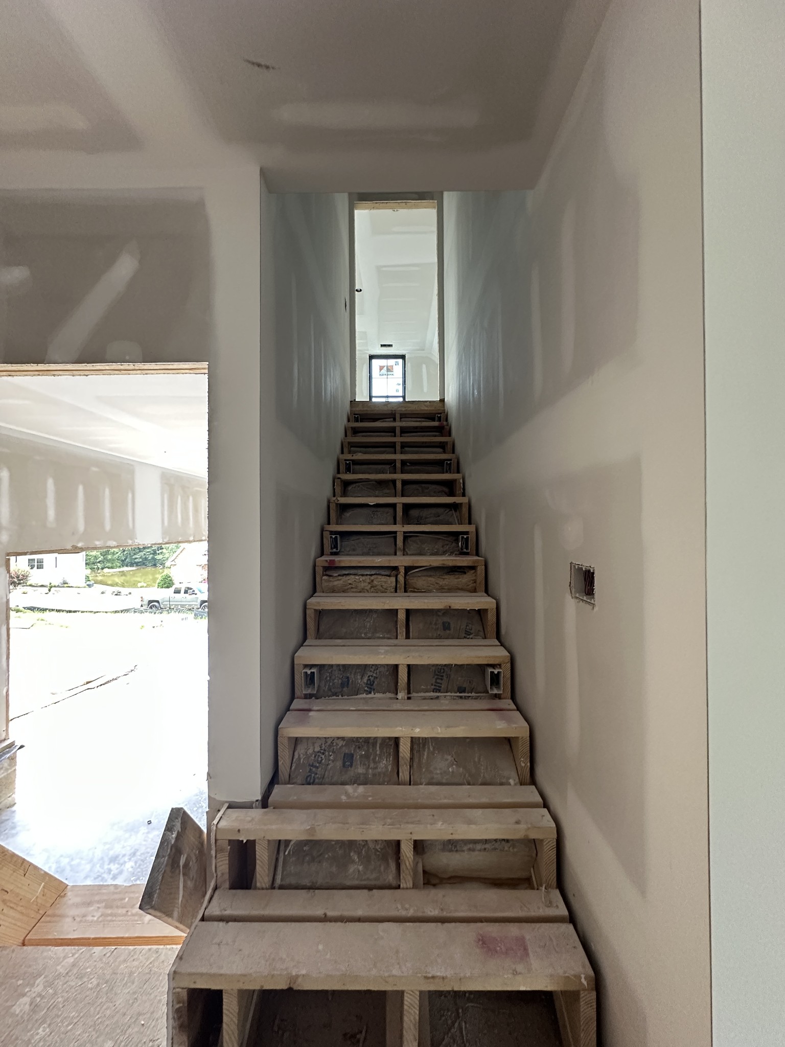 309 Setters Ln W