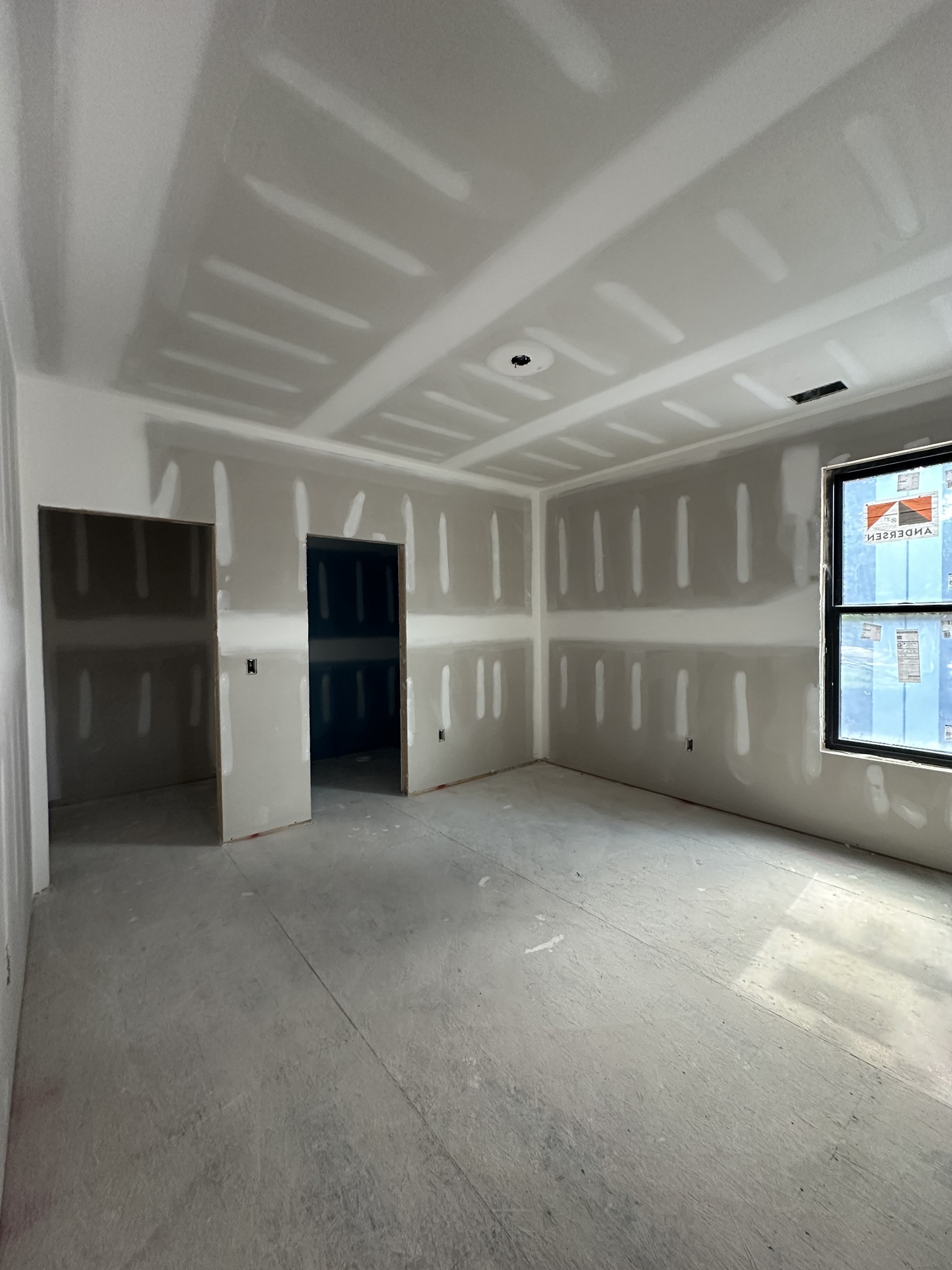 309 Setters Ln W