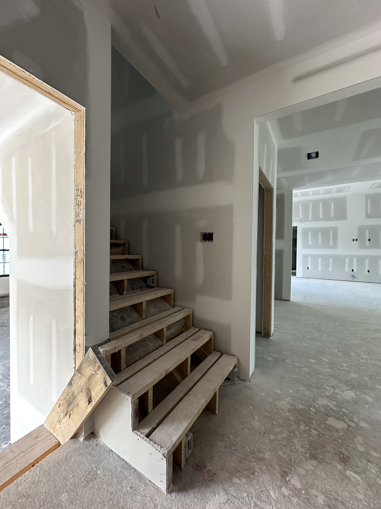 309 Setters Ln W