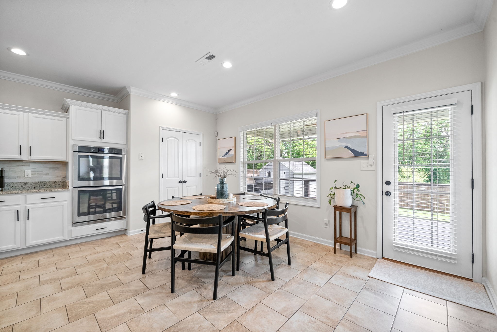 Clarksville, Tennessee 37040, United States, 4 Bedrooms Bedrooms, ,3 BathroomsBathrooms,Residential,Pending,125410