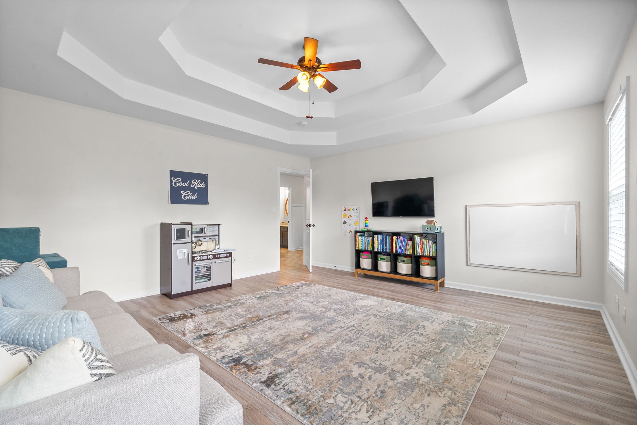 Clarksville, Tennessee 37040, United States, 4 Bedrooms Bedrooms, ,3 BathroomsBathrooms,Residential,Pending,125410