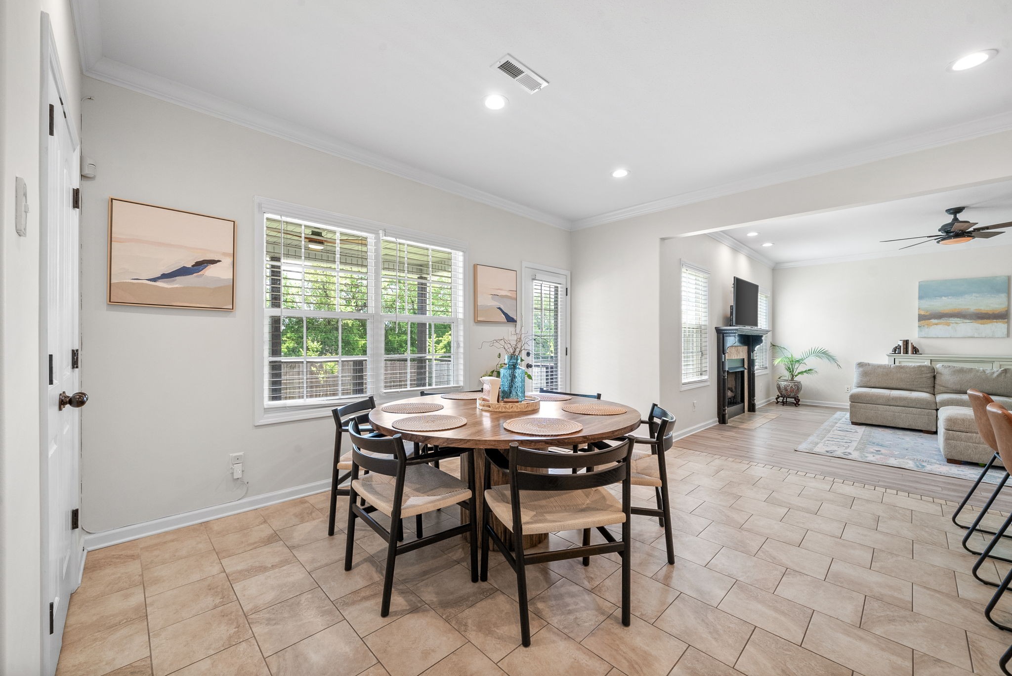 Clarksville, Tennessee 37040, United States, 4 Bedrooms Bedrooms, ,3 BathroomsBathrooms,Residential,Pending,125410