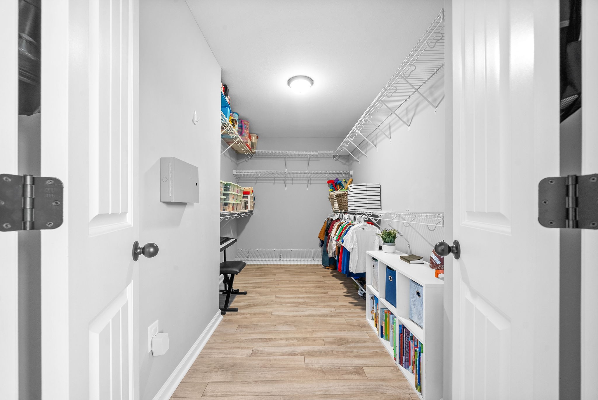 Clarksville, Tennessee 37040, United States, 4 Bedrooms Bedrooms, ,3 BathroomsBathrooms,Residential,Pending,125410