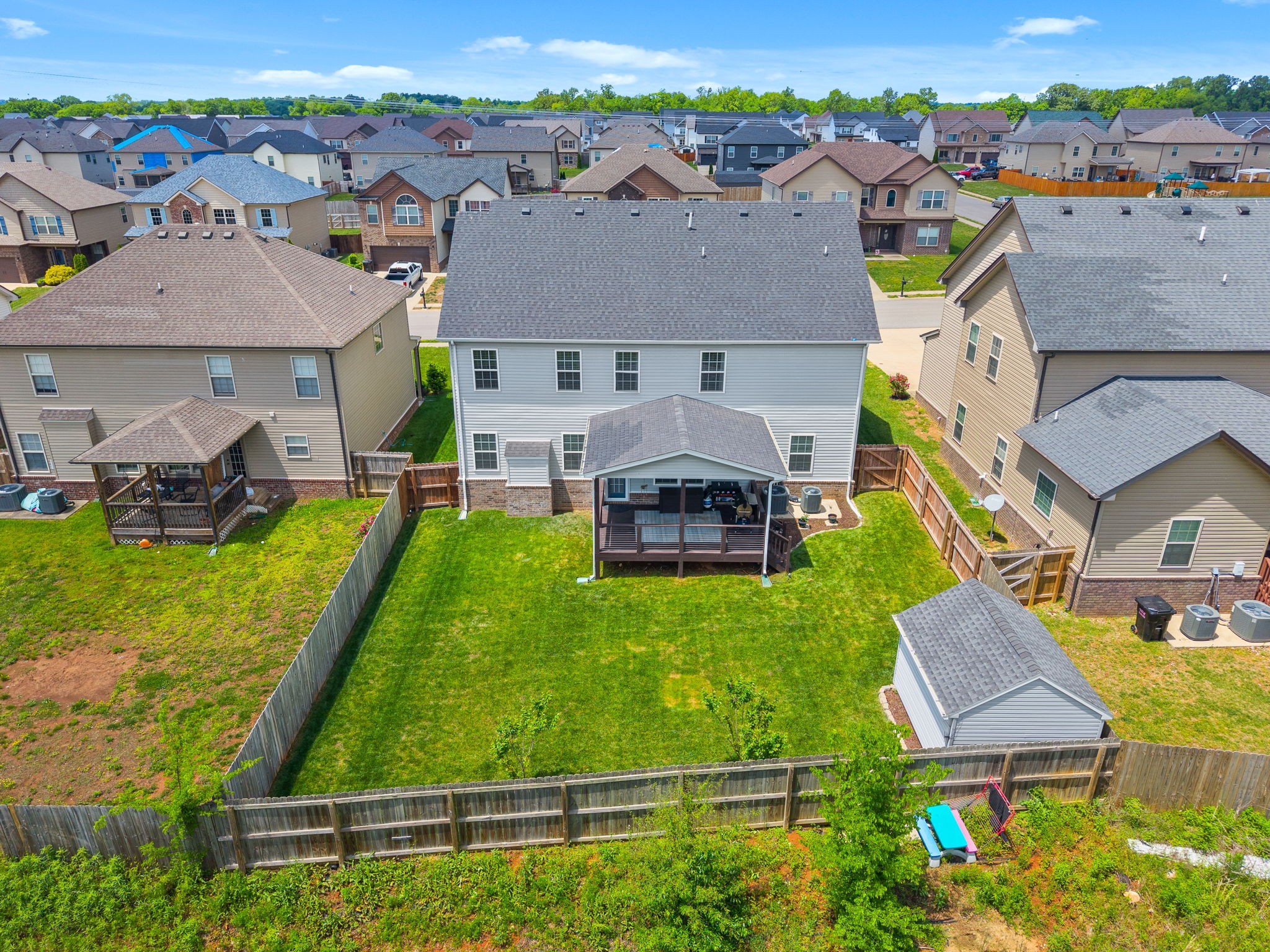 Clarksville, Tennessee 37040, United States, 4 Bedrooms Bedrooms, ,3 BathroomsBathrooms,Residential,Pending,125410