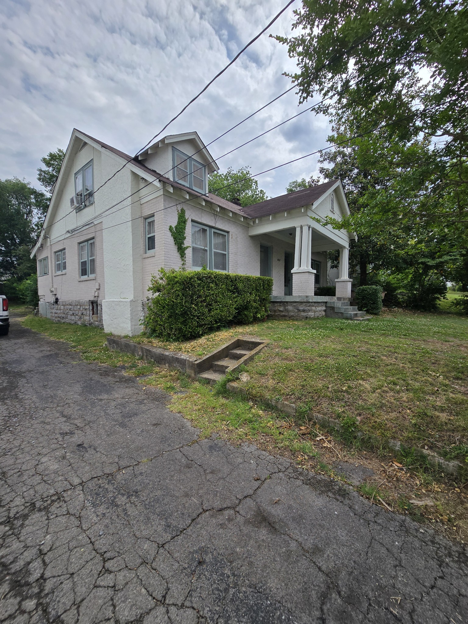 1007 Carolyn Ave