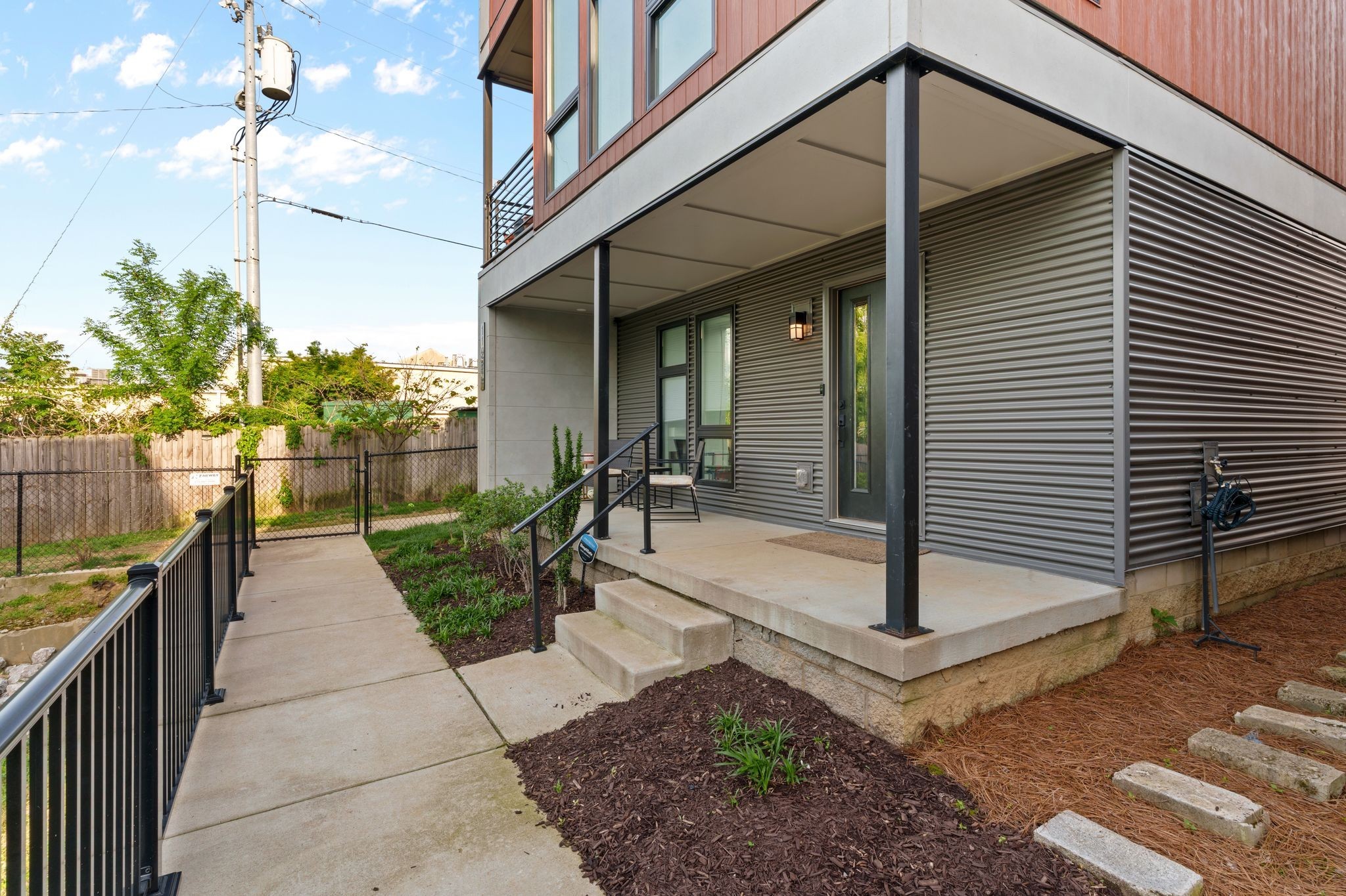 110 Oceola Ave 11