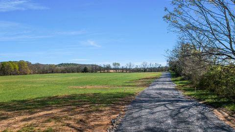 545 Turkey Trot Pvt Ln Cottontown TN 37048