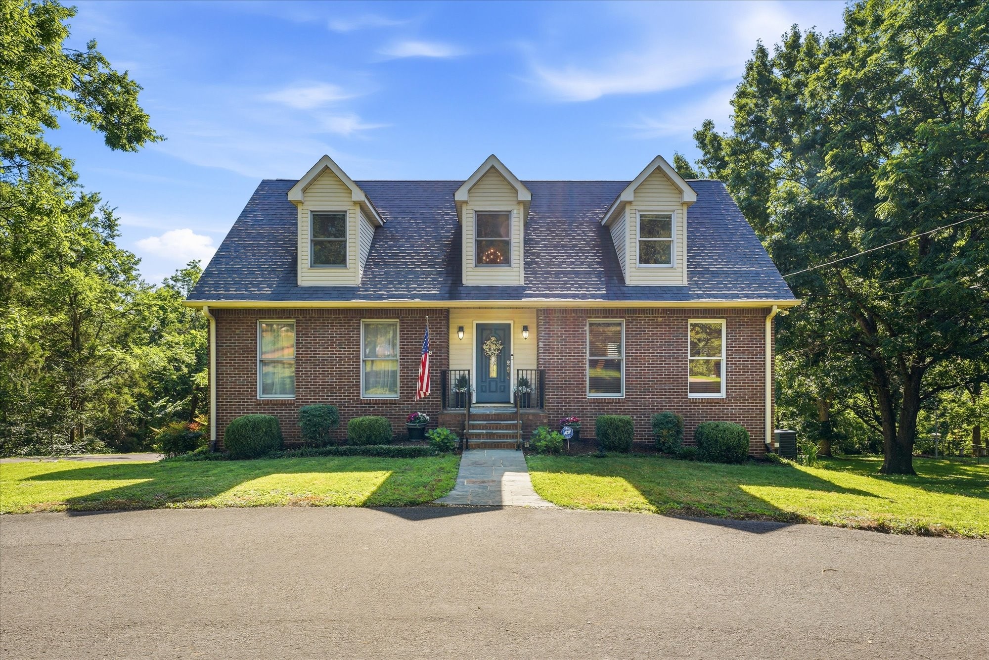 812 Fonnic Dr - Photo 3