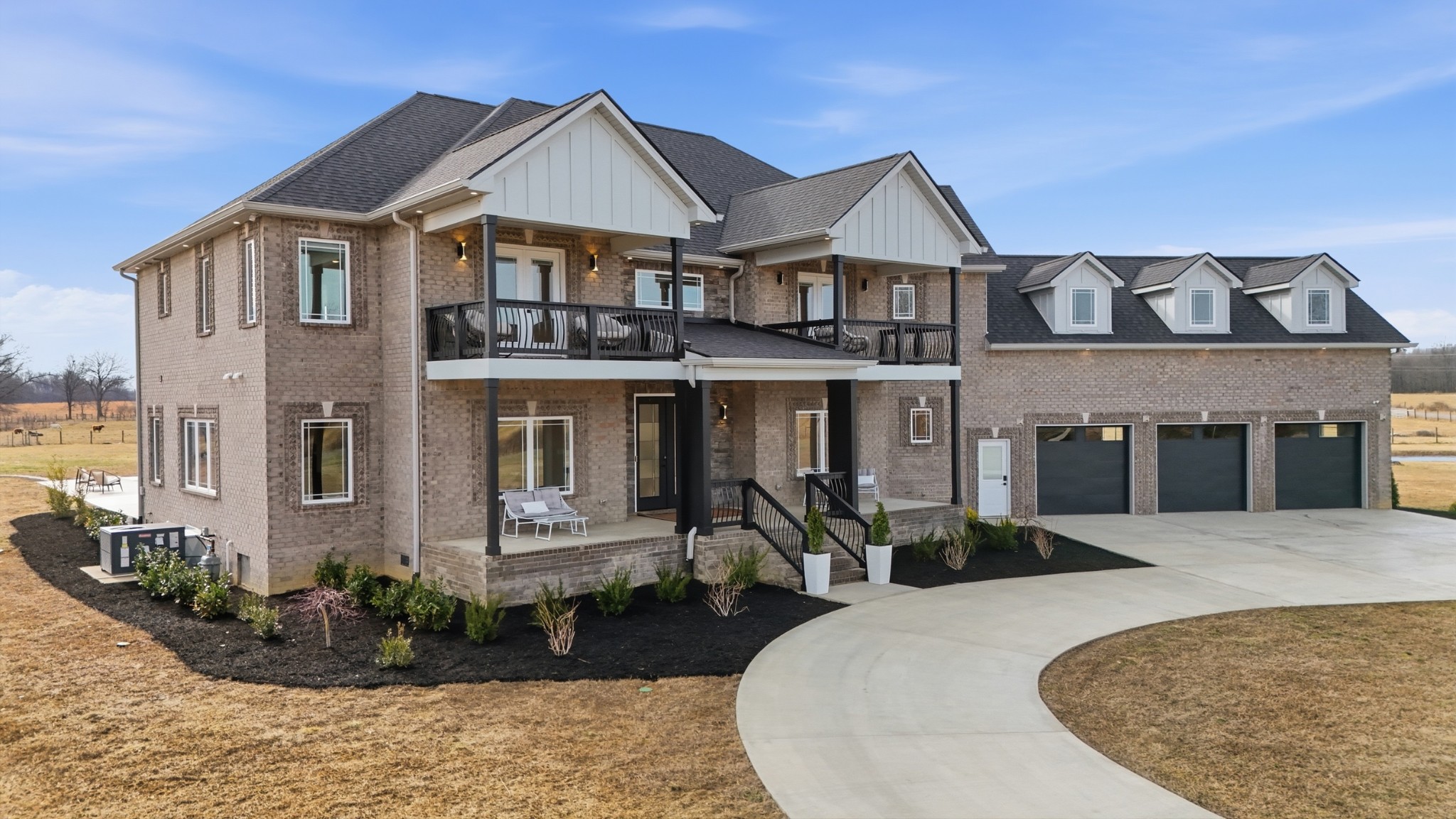 Clarksville, Tennessee, 37043, United States, 5 Bedrooms Bedrooms, ,5 BathroomsBathrooms,Residential,Active,2019139