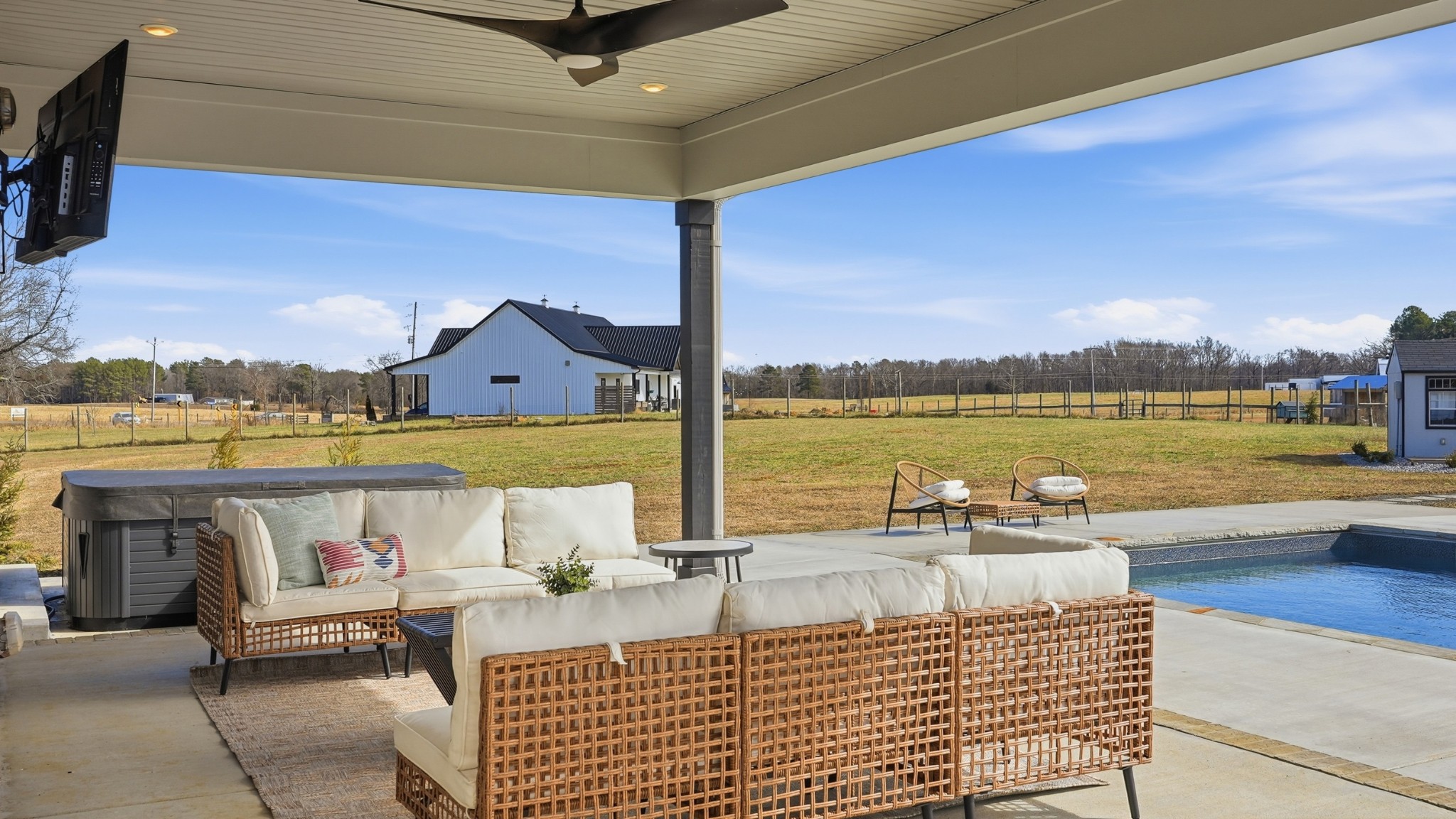 Clarksville, Tennessee, 37043, United States, 5 Bedrooms Bedrooms, ,5 BathroomsBathrooms,Residential,Active,2019139