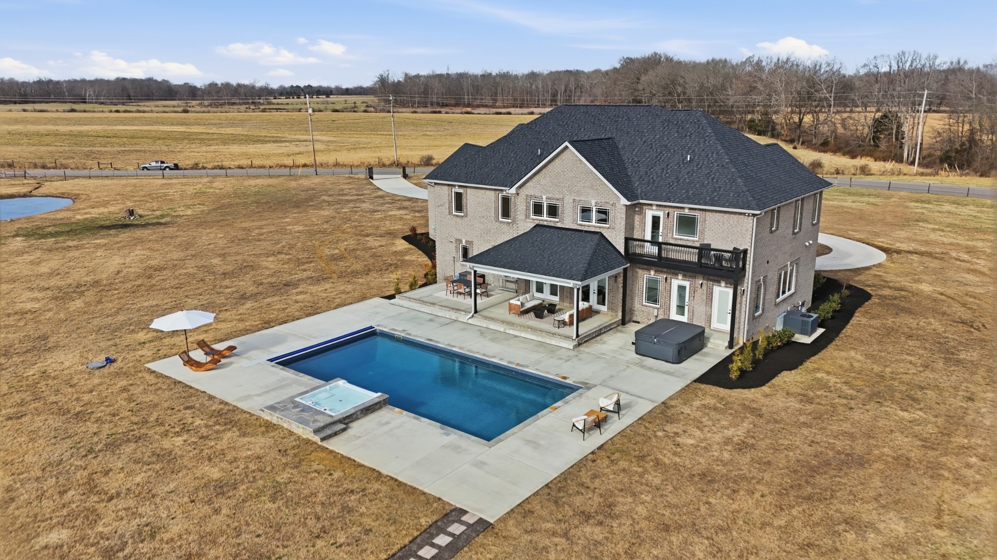 Clarksville, Tennessee, 37043, United States, 5 Bedrooms Bedrooms, ,5 BathroomsBathrooms,Residential,Active,2019139