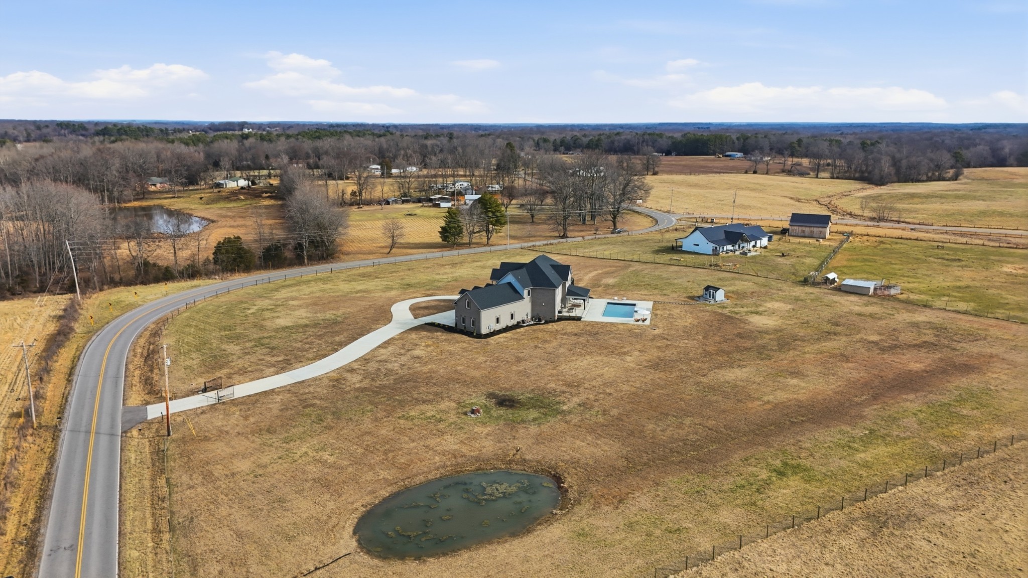 Clarksville, Tennessee, 37043, United States, 5 Bedrooms Bedrooms, ,5 BathroomsBathrooms,Residential,Active,2019139