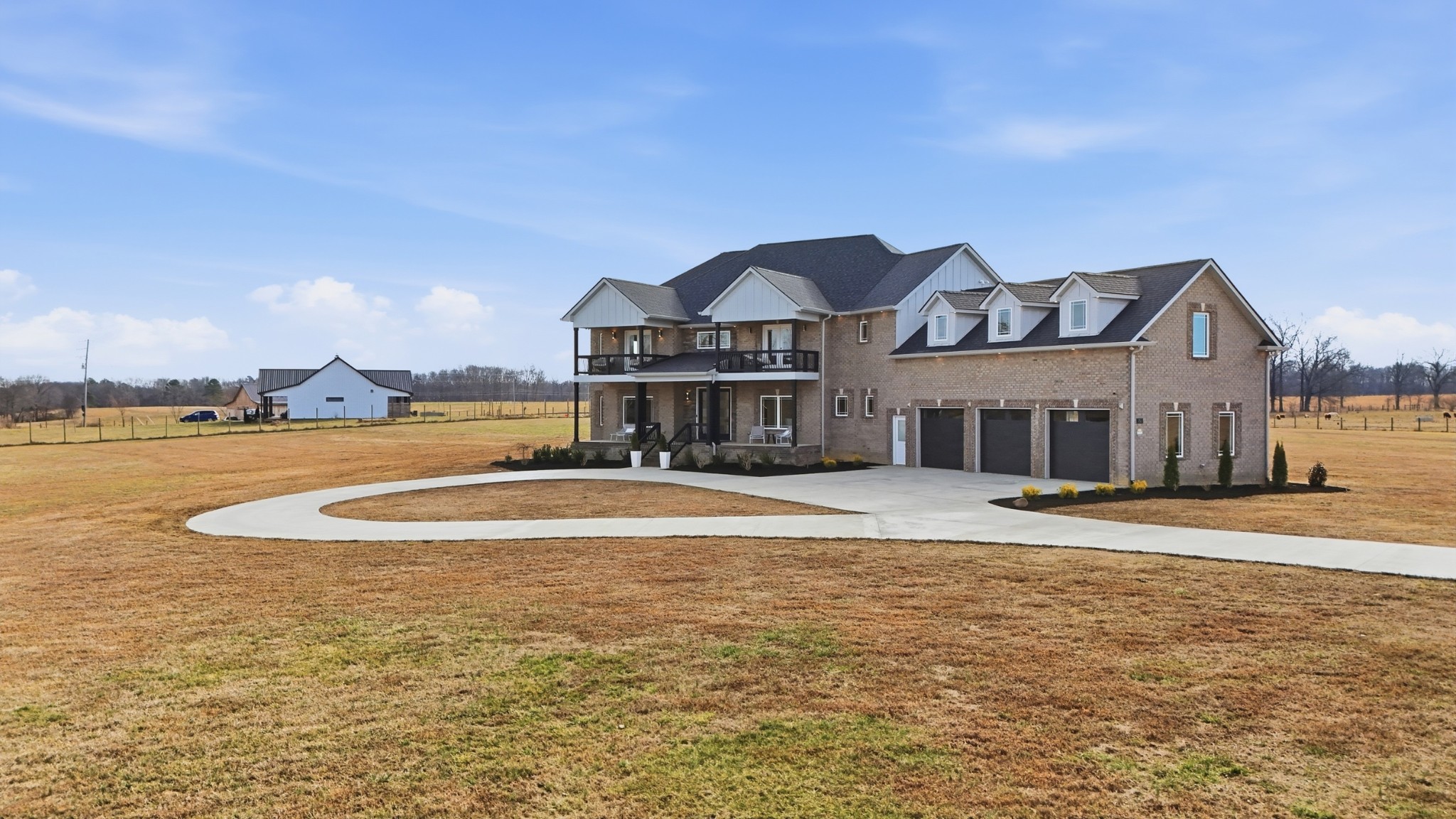 Clarksville, Tennessee, 37043, United States, 5 Bedrooms Bedrooms, ,5 BathroomsBathrooms,Residential,Active,2019139
