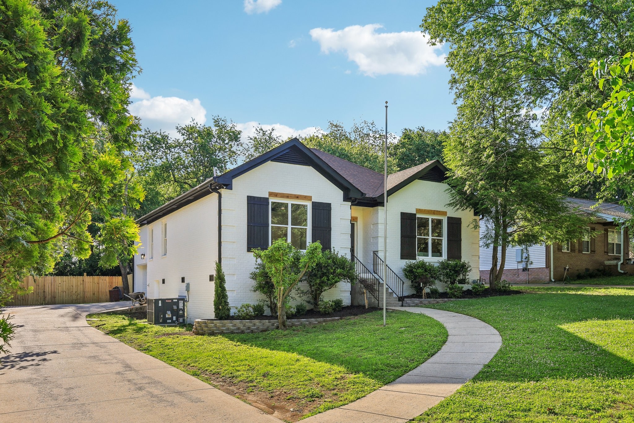 2916 Vaulx Ln