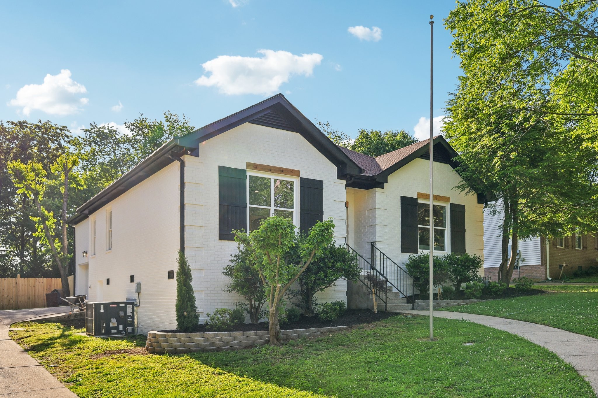 2916 Vaulx Ln