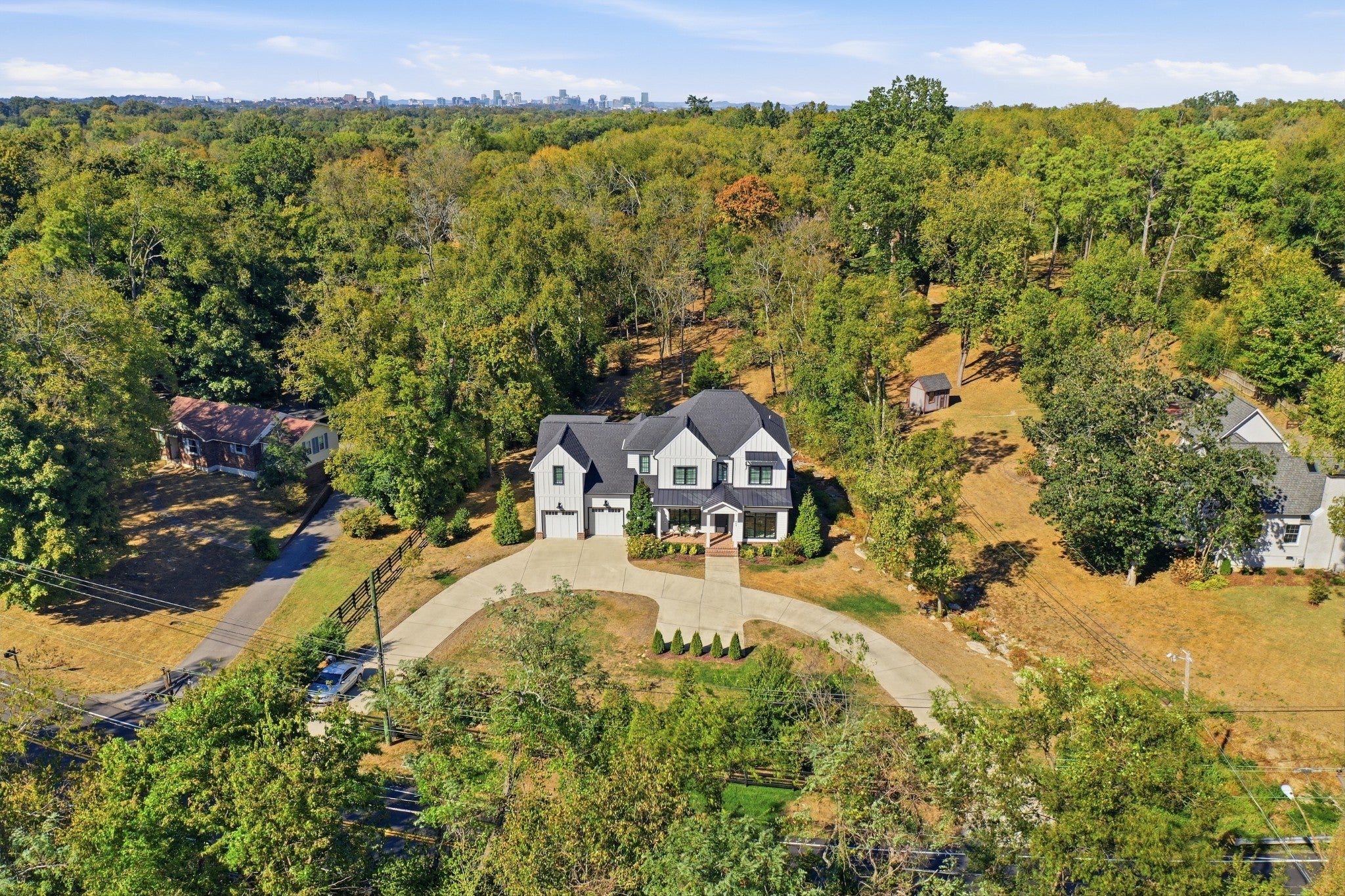 5-bed listing at 864 Battery Ln, Nashville