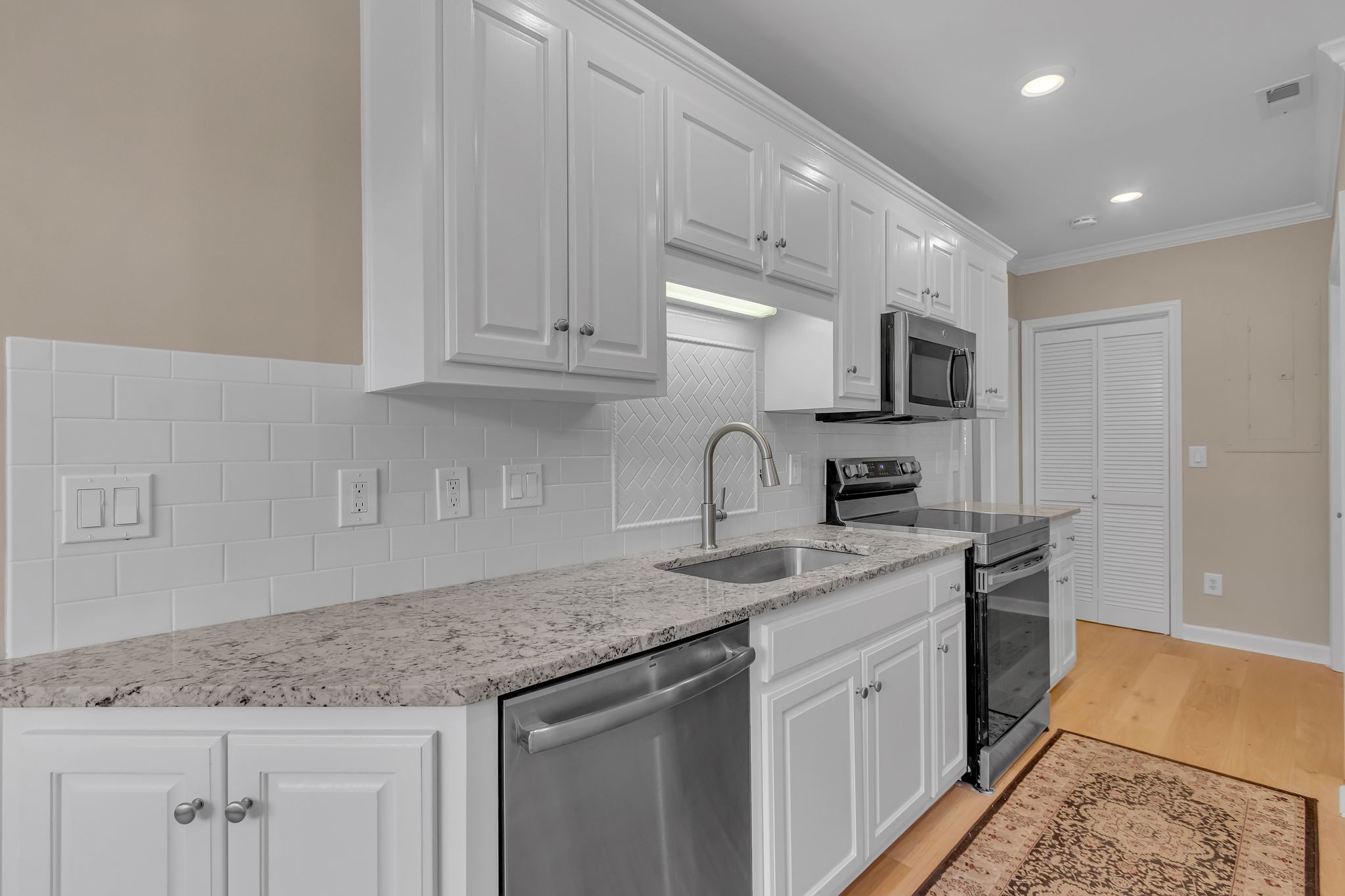 Franklin, Tennessee 37067, United States, 4 Bedrooms Bedrooms, ,2 BathroomsBathrooms,Residential,Pending,102617