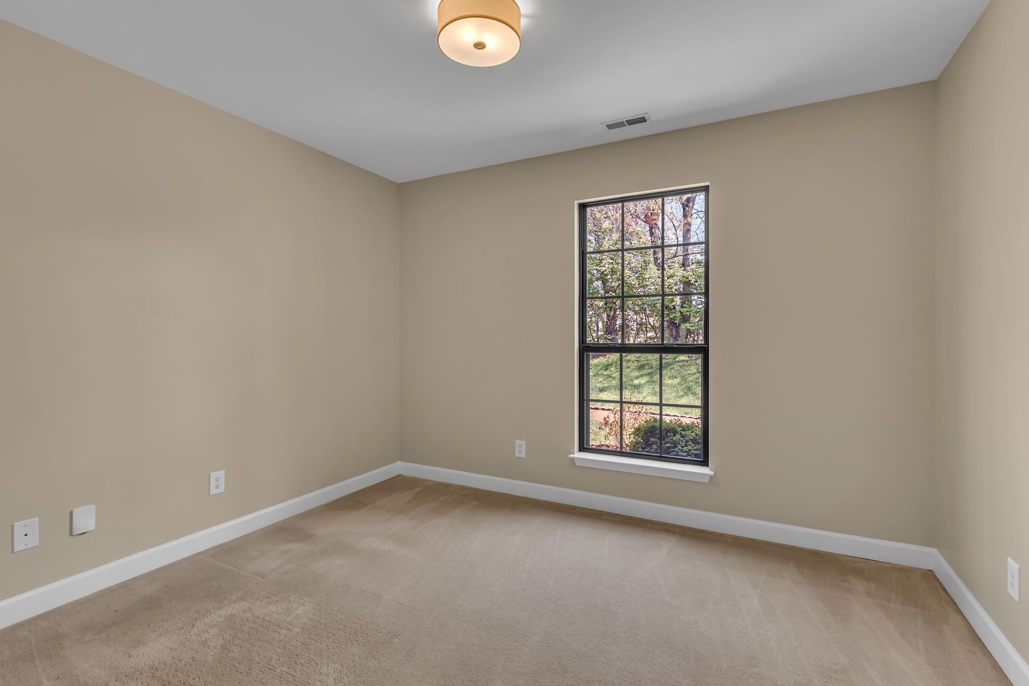 Franklin, Tennessee 37067, United States, 4 Bedrooms Bedrooms, ,2 BathroomsBathrooms,Residential,Pending,102617