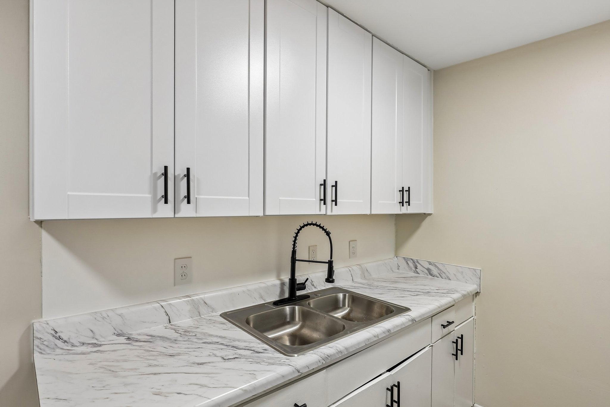 550 Harding Pl F122