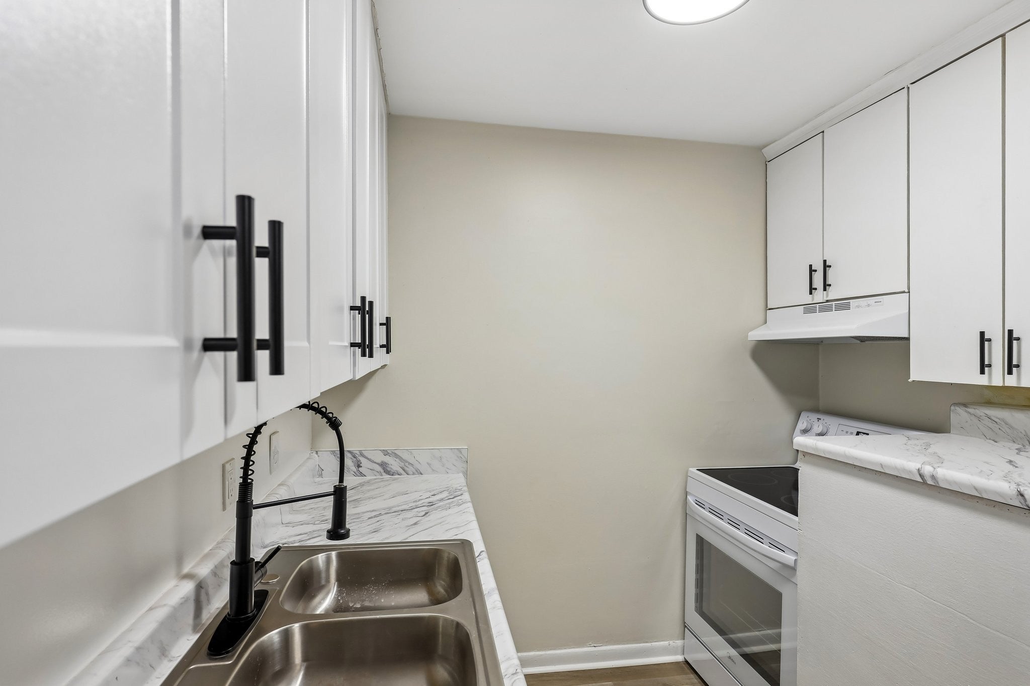 550 Harding Pl F122