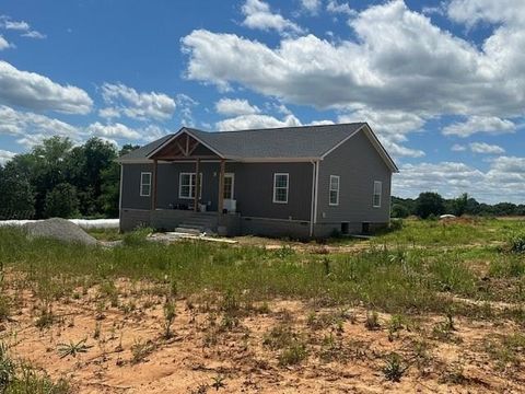 486 black oak rd Sparta TN 38583