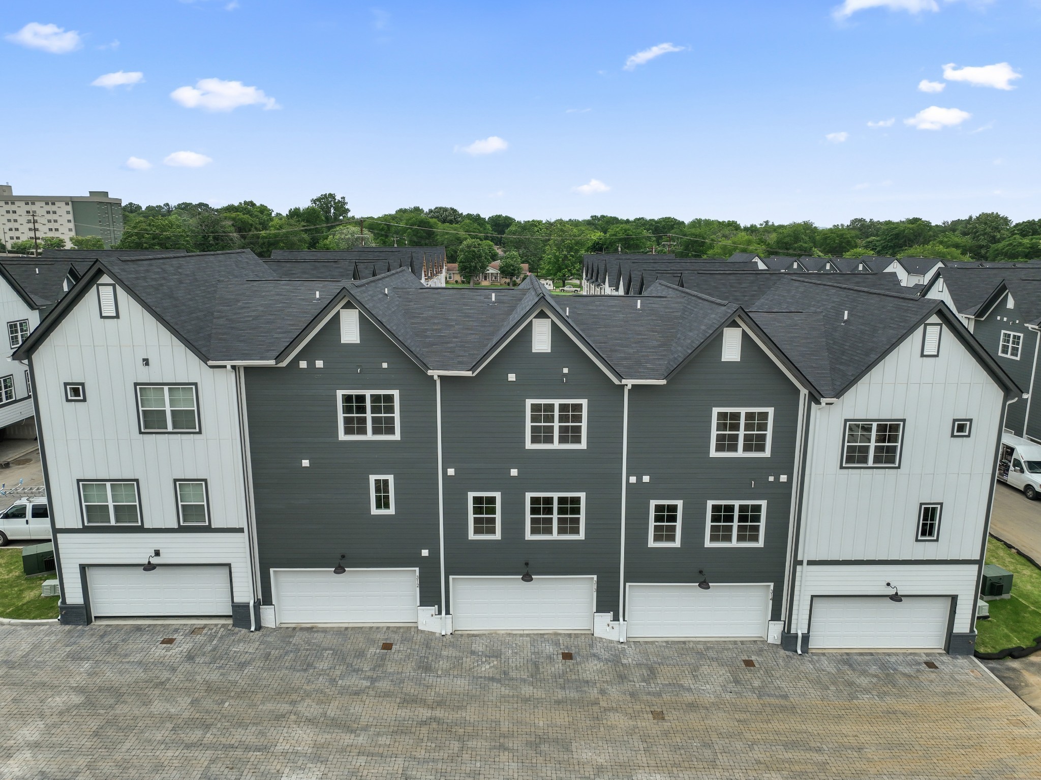 720 N Dupont Ave