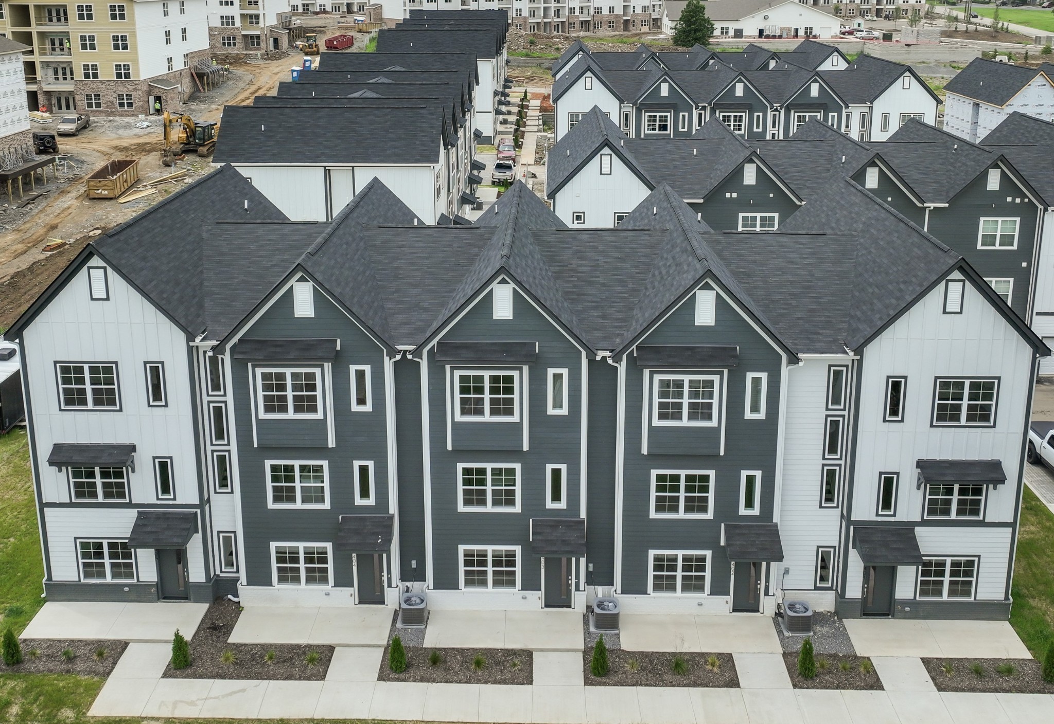 720 N Dupont Ave